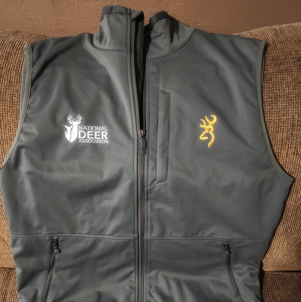 Men's Browning Soft Shell Carbon Gray Vest with Yellow Logo Sz. Lg